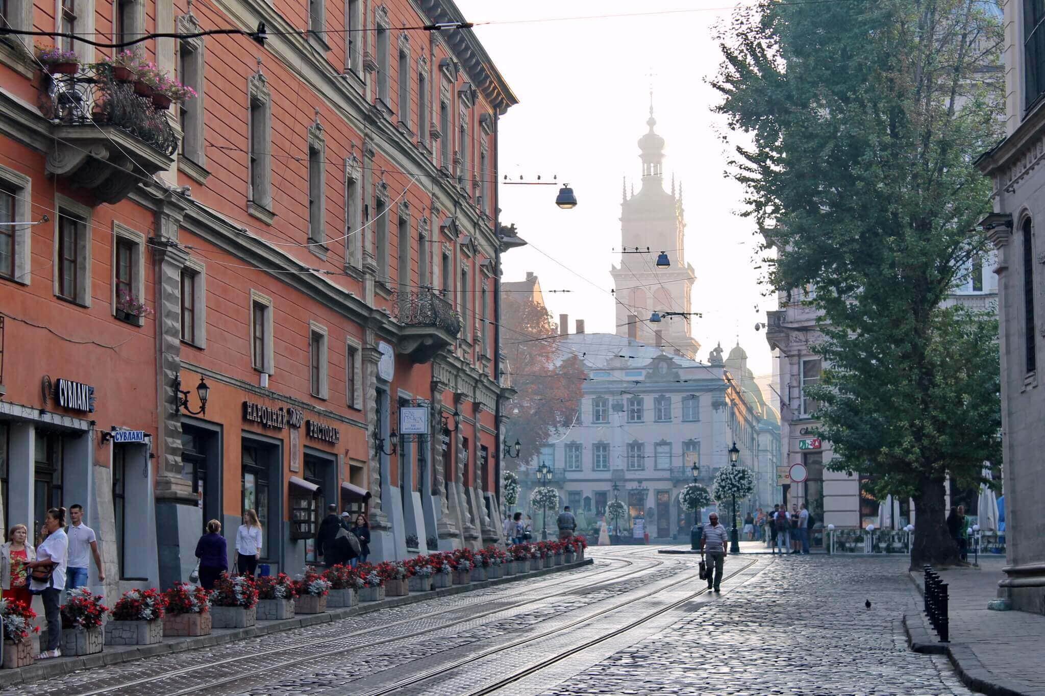 Ідеальні вихідні у Львові на Toyota RAV4 Hybrid -1