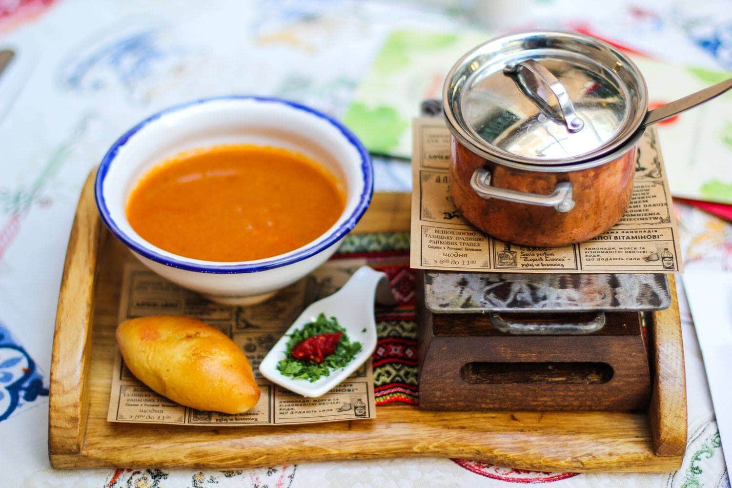 Ідеальні вихідні у Львові на Toyota RAV4 Hybrid -5